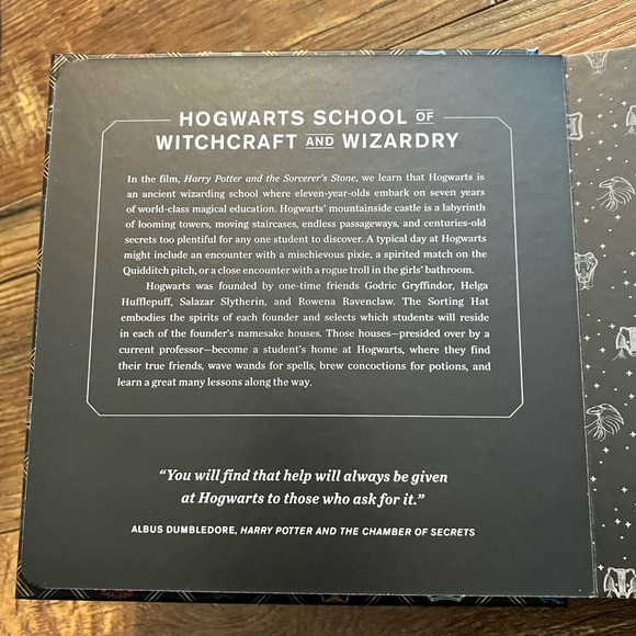 Harry Potter Hogwarts Coaster Book - Gold and Black - Picture 2 of 8